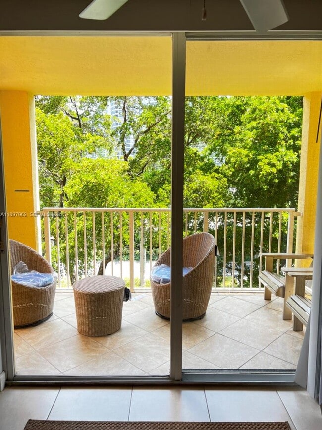 Photo - 19501 E Country Club Dr Unidad 9404