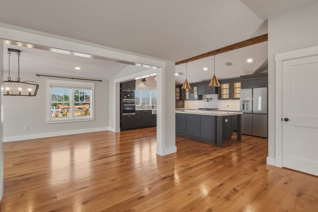 Photo - 235 Brook St