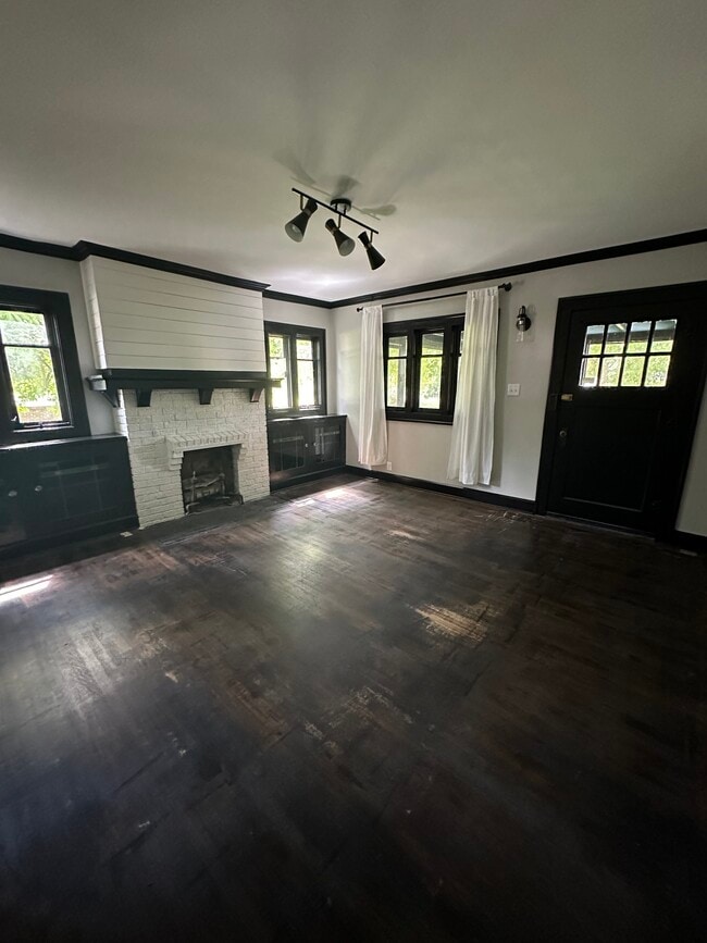 living room - 620 Berkley Rd