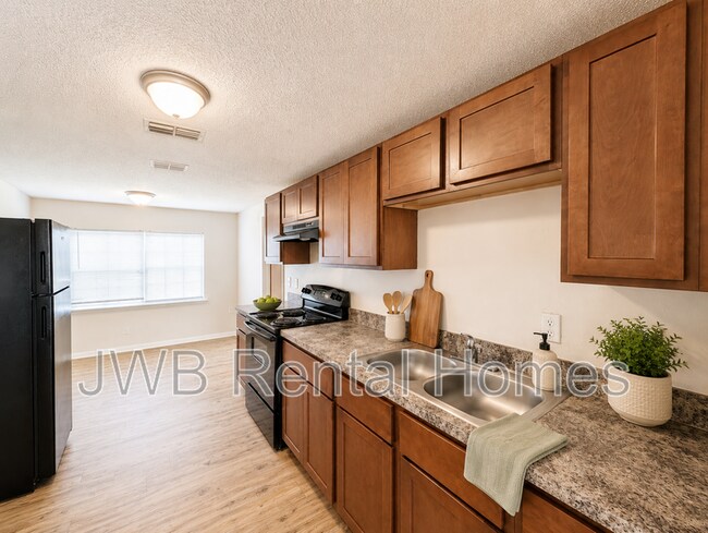 Photo - 1612 Alfen St