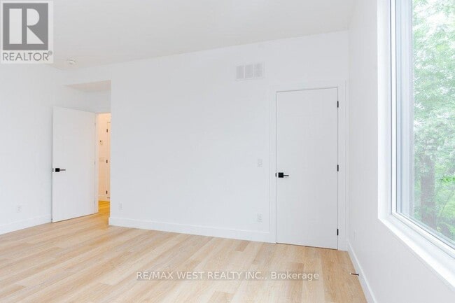 Photo - 63 Lonborough Ave