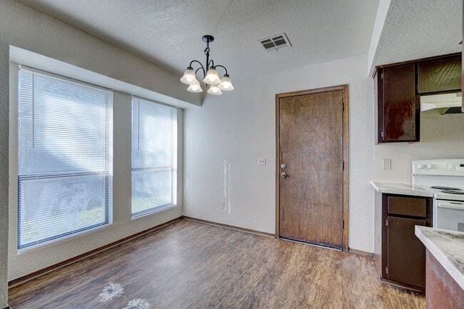 Photo - Comfort, Charm & Convenience in This Edmond Duplex