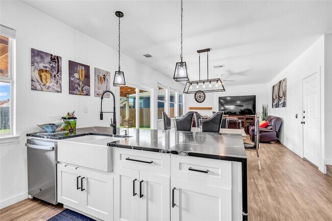 Photo - 11511 Marshall St