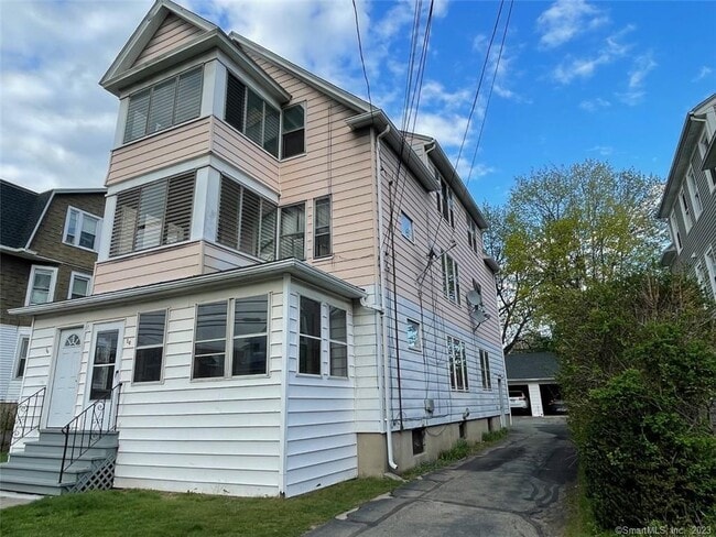 Building Photo - 36 Oakwood Ave Unit First Floor Rental