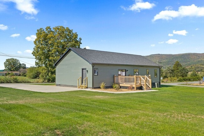 Photo - Modern Mountain Living Minutes from the Watauga River!