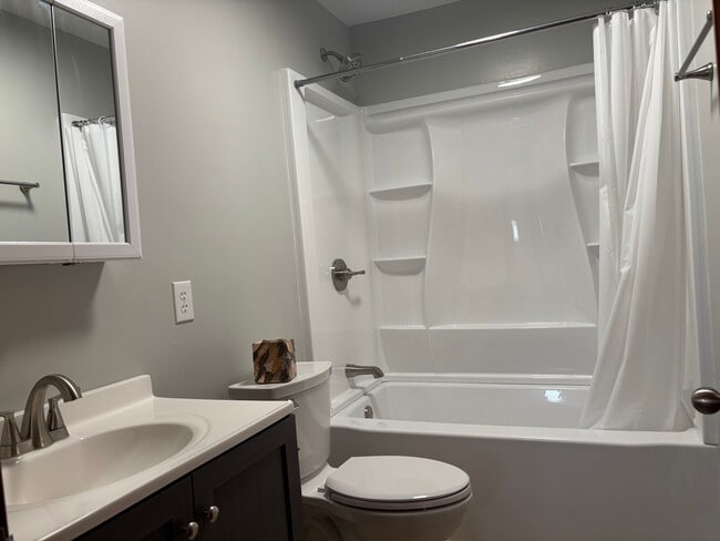 Photo - 3064 Alby St
