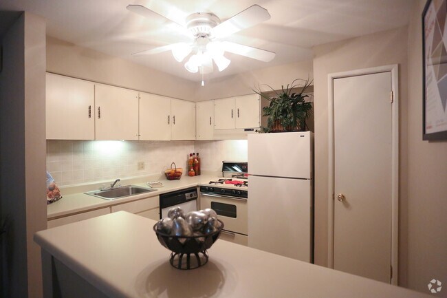 The Groves Apartments and Townhomes