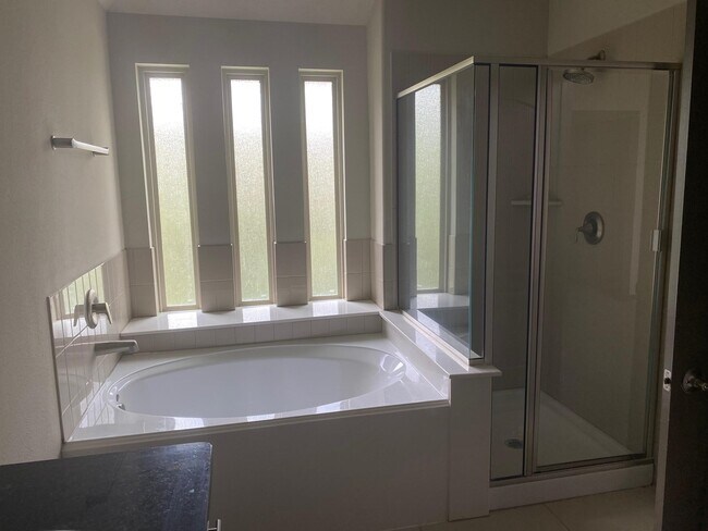 Photo - 102 Aventura Pl