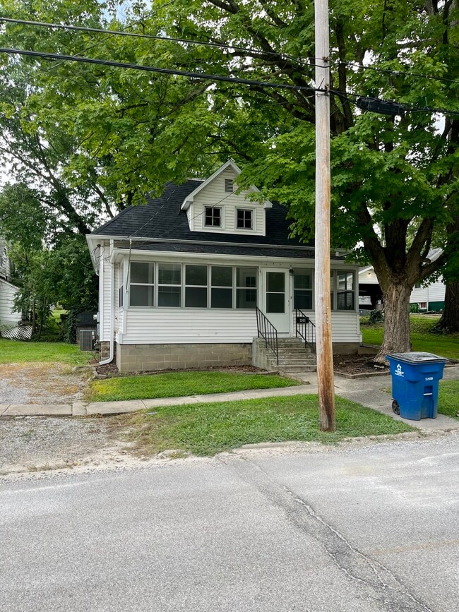 Building Photo - 406 N Lincoln St Rental