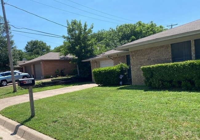 Building Photo - Cozy duplex 2/2/1 in Fort Worth Rental