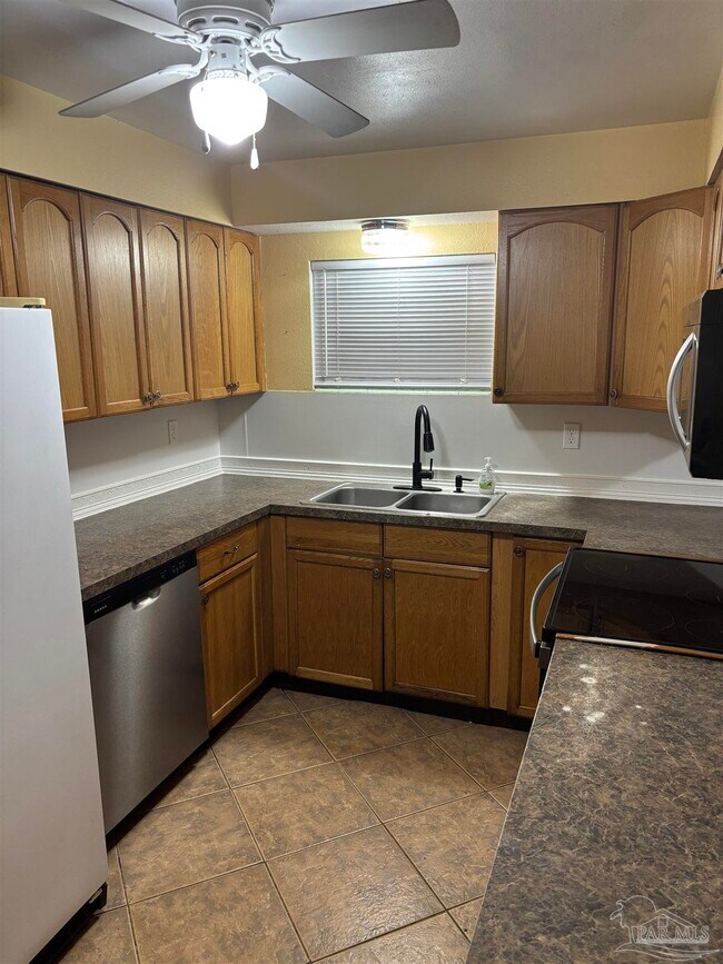 Photo - 425 Rentz Ave