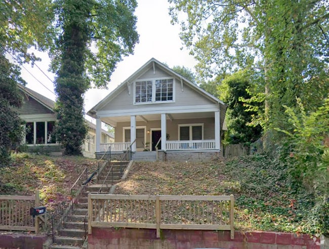 Building Photo - Comfortable 3-Bed, 2-Bath Home in Quiet At...