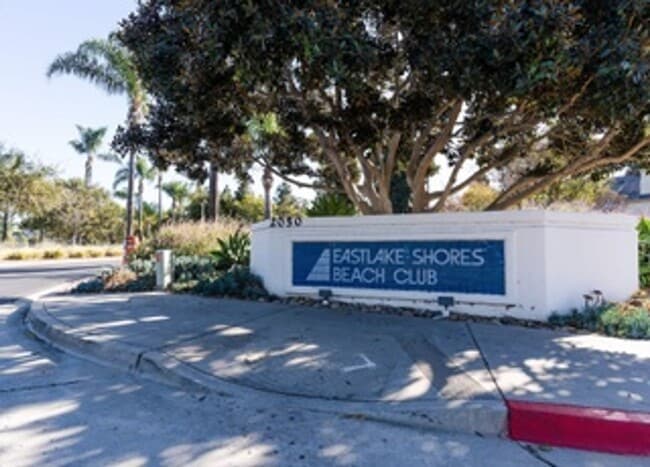 Building Photo - Eastlake Gem