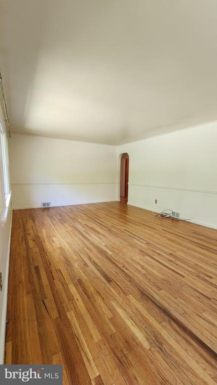 Photo - 117 Girard Rd N