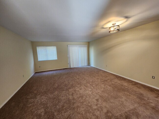 Photo - 60 Wolfpit Ave