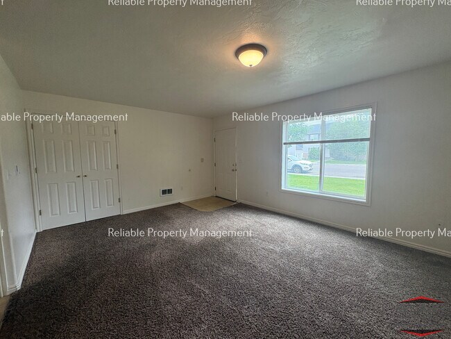 3124 E Chasewood Dr Unidad 2
