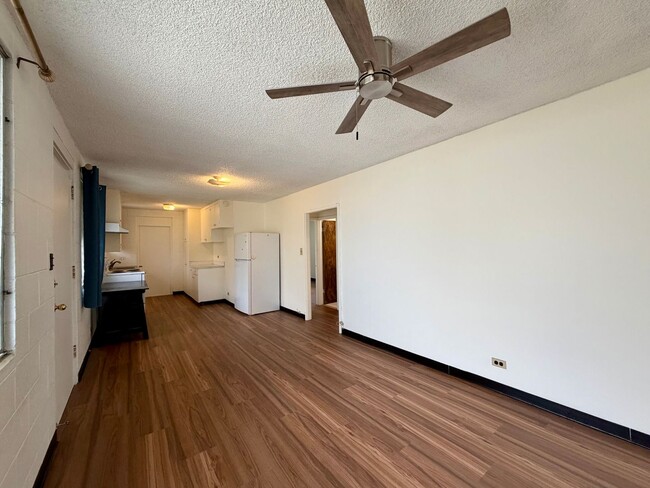 Photo - Punchbowl: 3 Bed, 1.25 Bath Apartment with 3 Tandem Parking Spots
