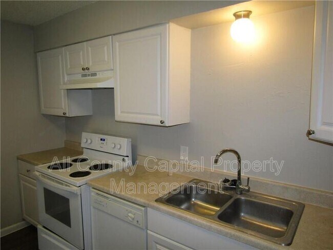 Photo - 1915 Hearthstone Dr