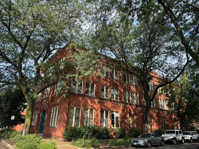 Building Photo - 2510 N Wayne Ave Unit 211 Rental