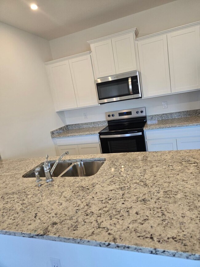 Photo - 4Bedroom 2.5Bathroom Townhouse!