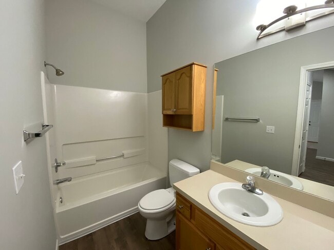 Photo - Great Location! 2 Bed 2 Bath 2 car garage.