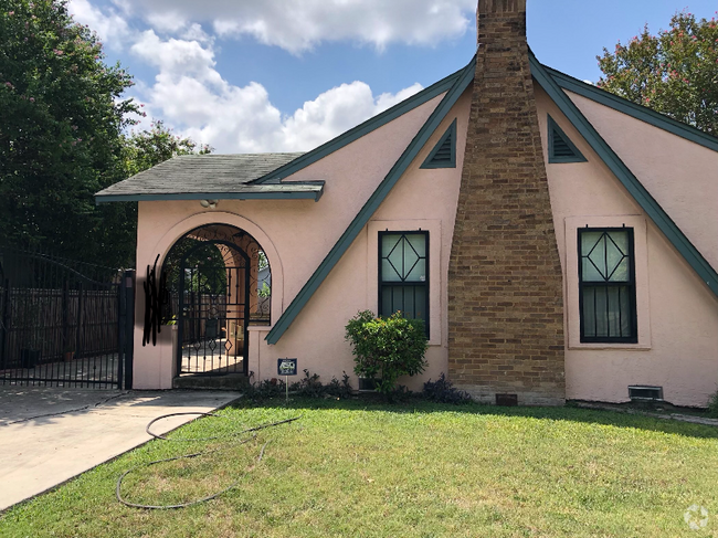 Building Photo - 1534 W Rosewood Ave Rental