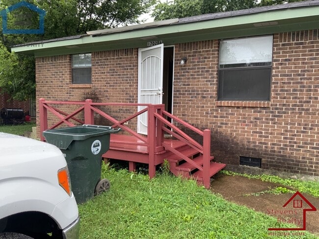 Building Photo - 1702 Olive St