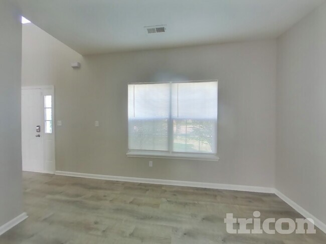 Photo - 176 Heartwood Hill