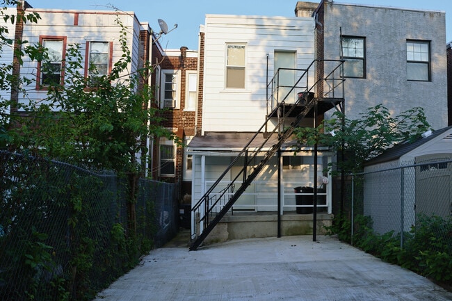 Photo - 32 S 53rd St Unit Modern PHL Apartment
