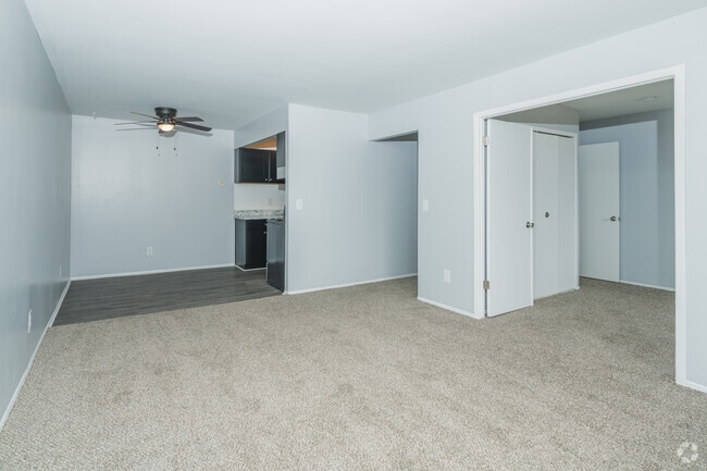 2BR, 1BA - 880SF - Living Room - Hidden Trail Apartments