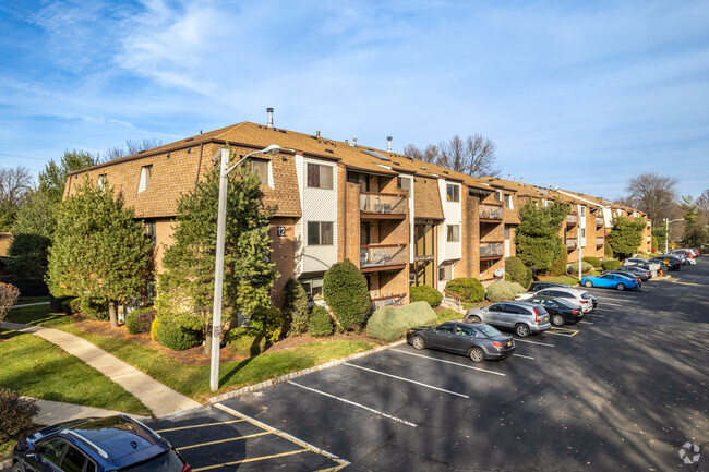 Edison Glen - Edison Glen Apartments