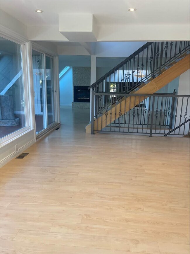 Photo - 3865 Bayridge Av