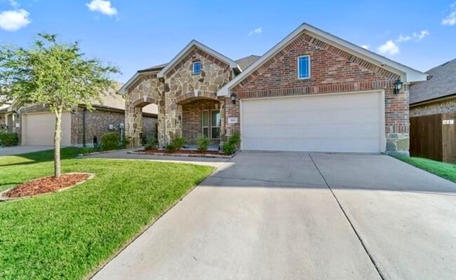 Photo - 800 Chatsworth Dr House