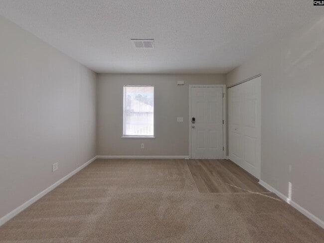 Photo - 208 Denby Cir