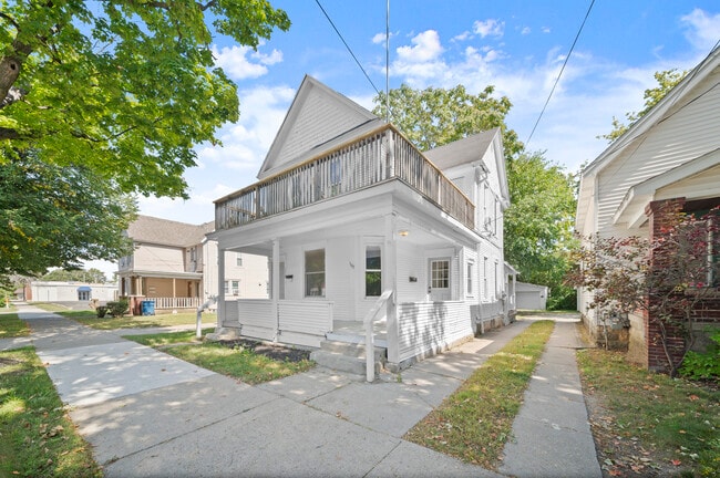 Photo - 1108 Muskegon Ave NW