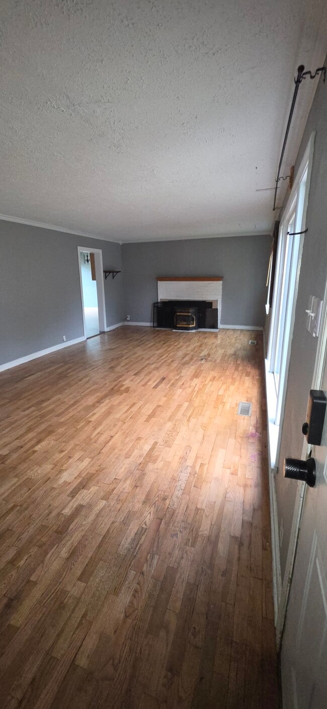 Living - 8802 Forest Ave SW