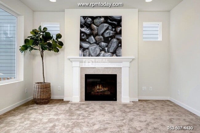 Photo - 4 Bedroom Home with Valley Views!