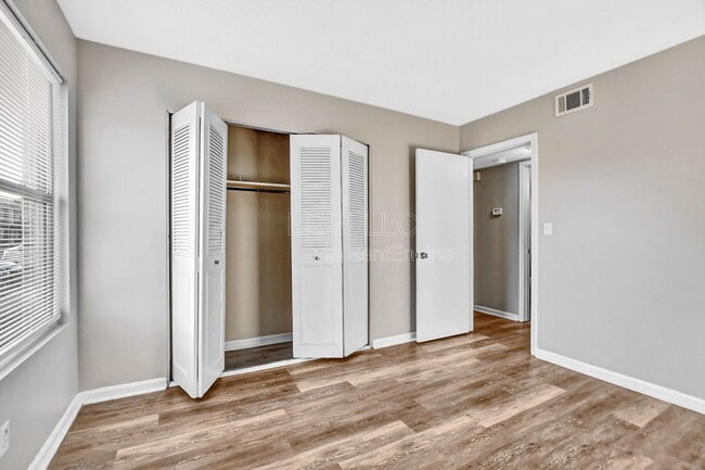 Photo - 407 Garrison Ct