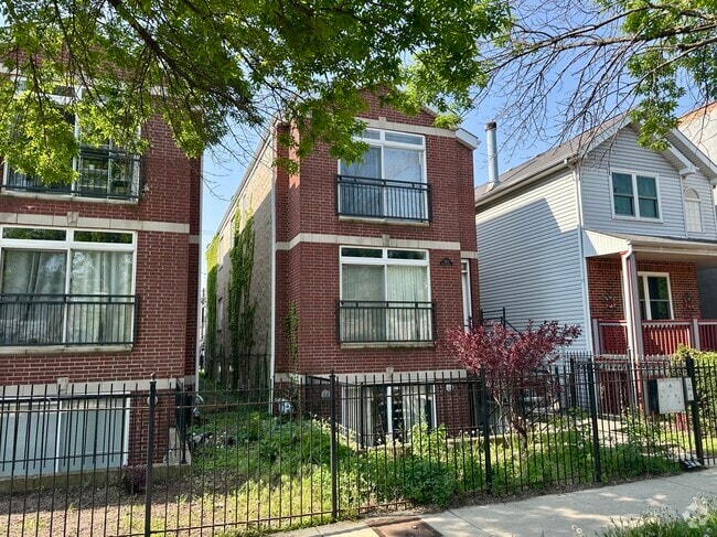 Building Photo - 2423 W Harrison St Unit 1 Rental