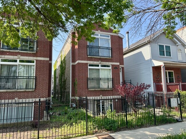 Photo - 2423 W Harrison St Unidad 1 Rental