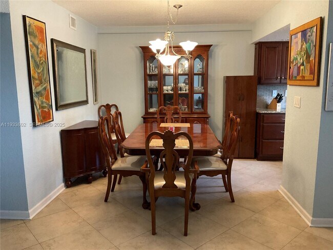 Photo - 100 SE 6th Ave Unidad 203