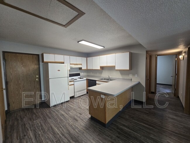 Building Photo - 64 Miller Ave SW