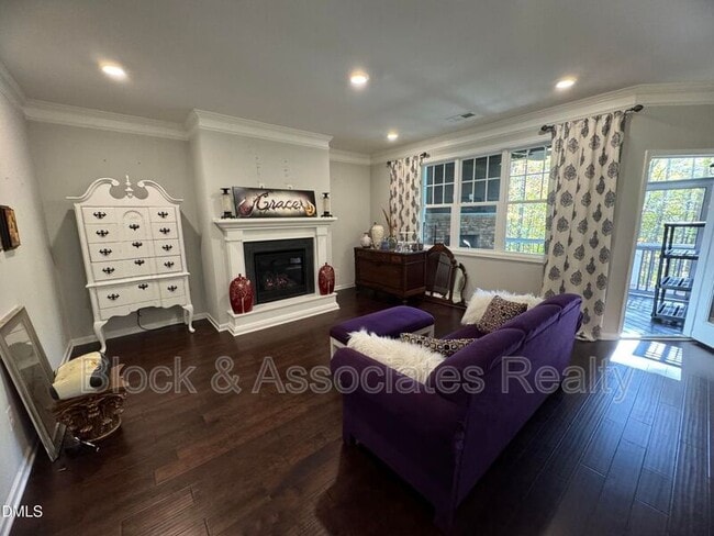 Photo - 258 Chatsworth Ln