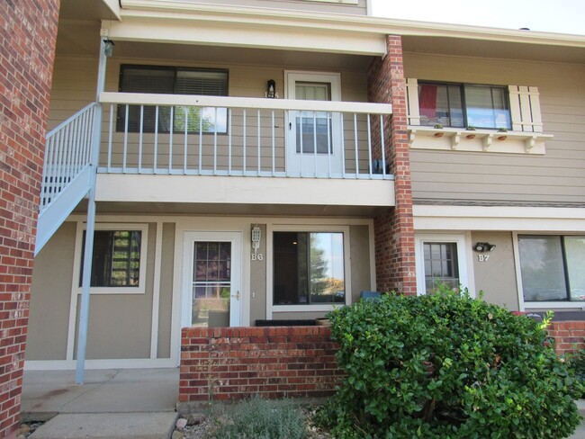 Main Floor Condo close to CU - Main Floor Condo close to CU