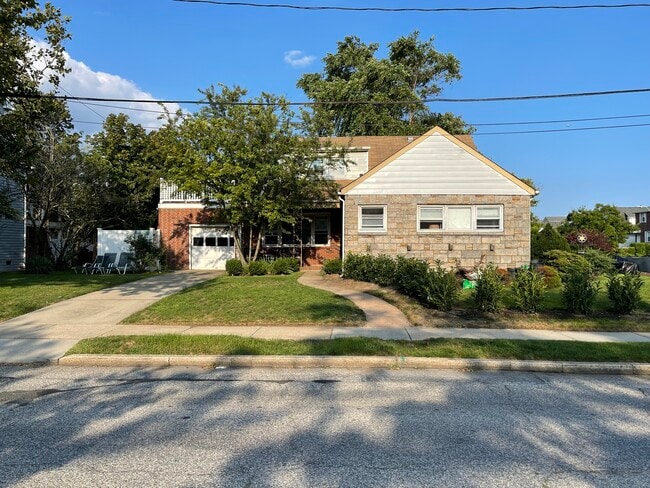 Photo - 304 Lincoln Blvd