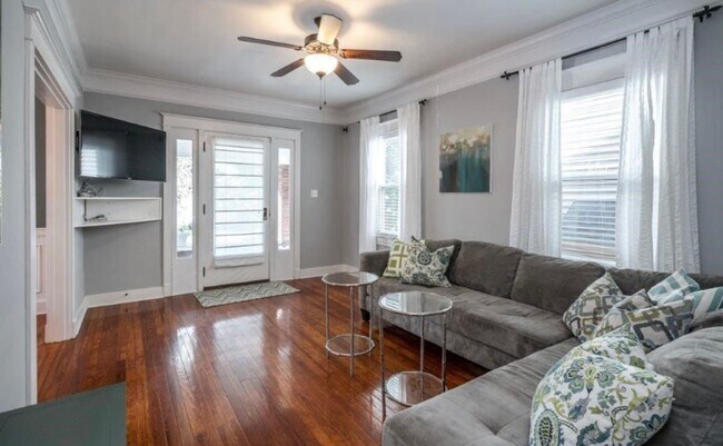 Photo - Gorgeous Renovated Highlands Bungalow – Av...