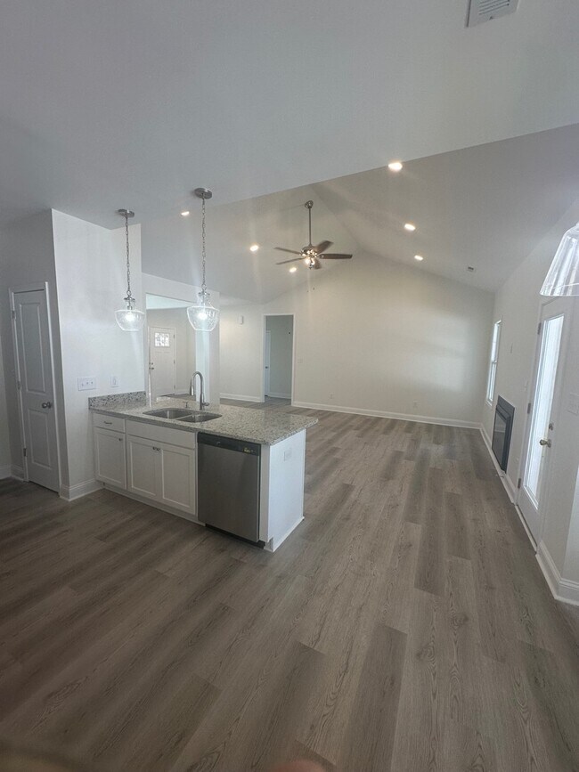 Photo - 645 Glensford Dr