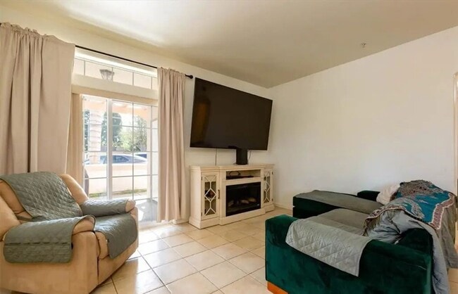 Building Photo - Santa Maria, CA