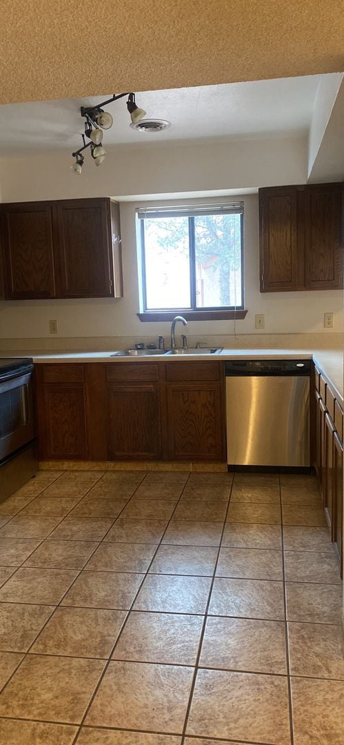 Photo - 5200 Villa View Dr Unit 1