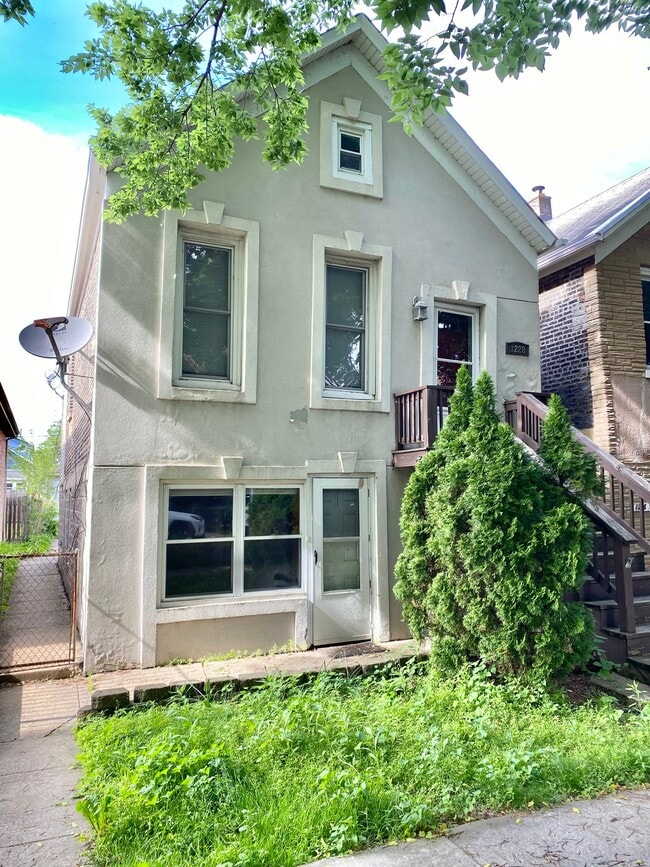 Building Photo - 1228 W 33rd St